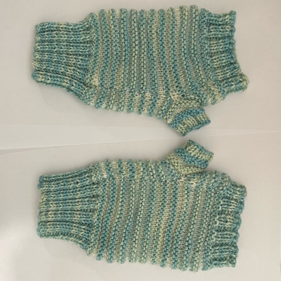 Dee’s Loominary, hand knitted, wool blend fingerless gloves. - Picture 2 of 4
